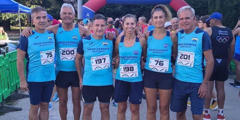 Foto di gruppo squadra Sannio Runners Dropexpress dopo gara podistica